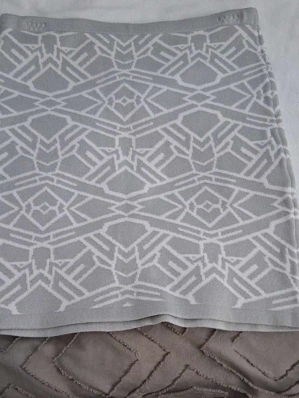 NWOT Armani Exchange Gray & White Geometric Mini Skirt
